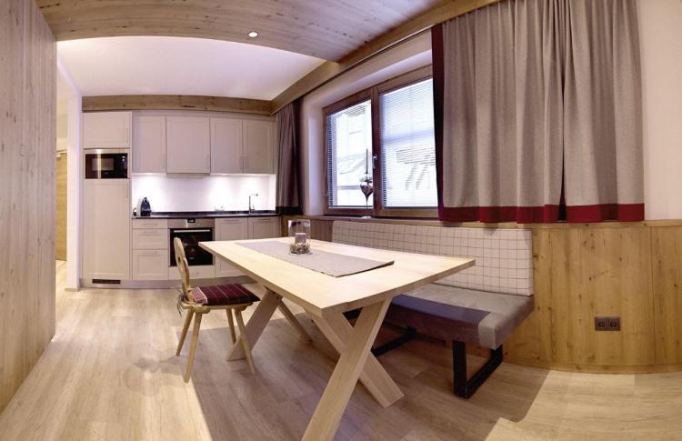 Haus Lina Apartment Sankt Anton am Arlberg Bagian luar foto